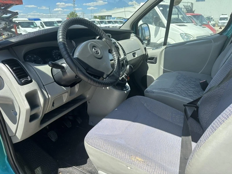 Opel Vivaro, снимка 12 - Бусове и автобуси - 41840044