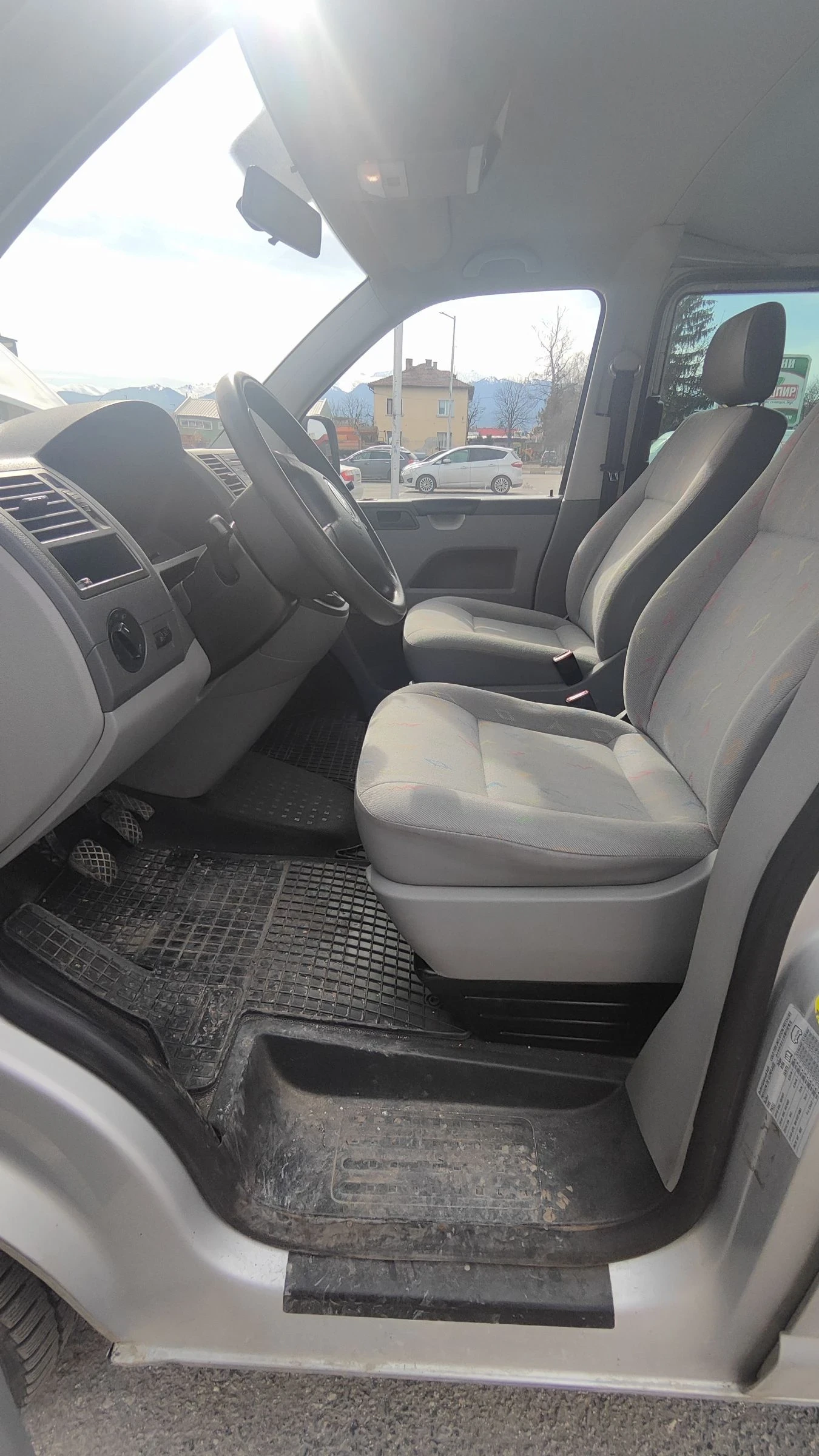VW Transporter T5 4x4 TDI 131 коня 7+ 1, снимка 11 - Бусове и автобуси - 53736752