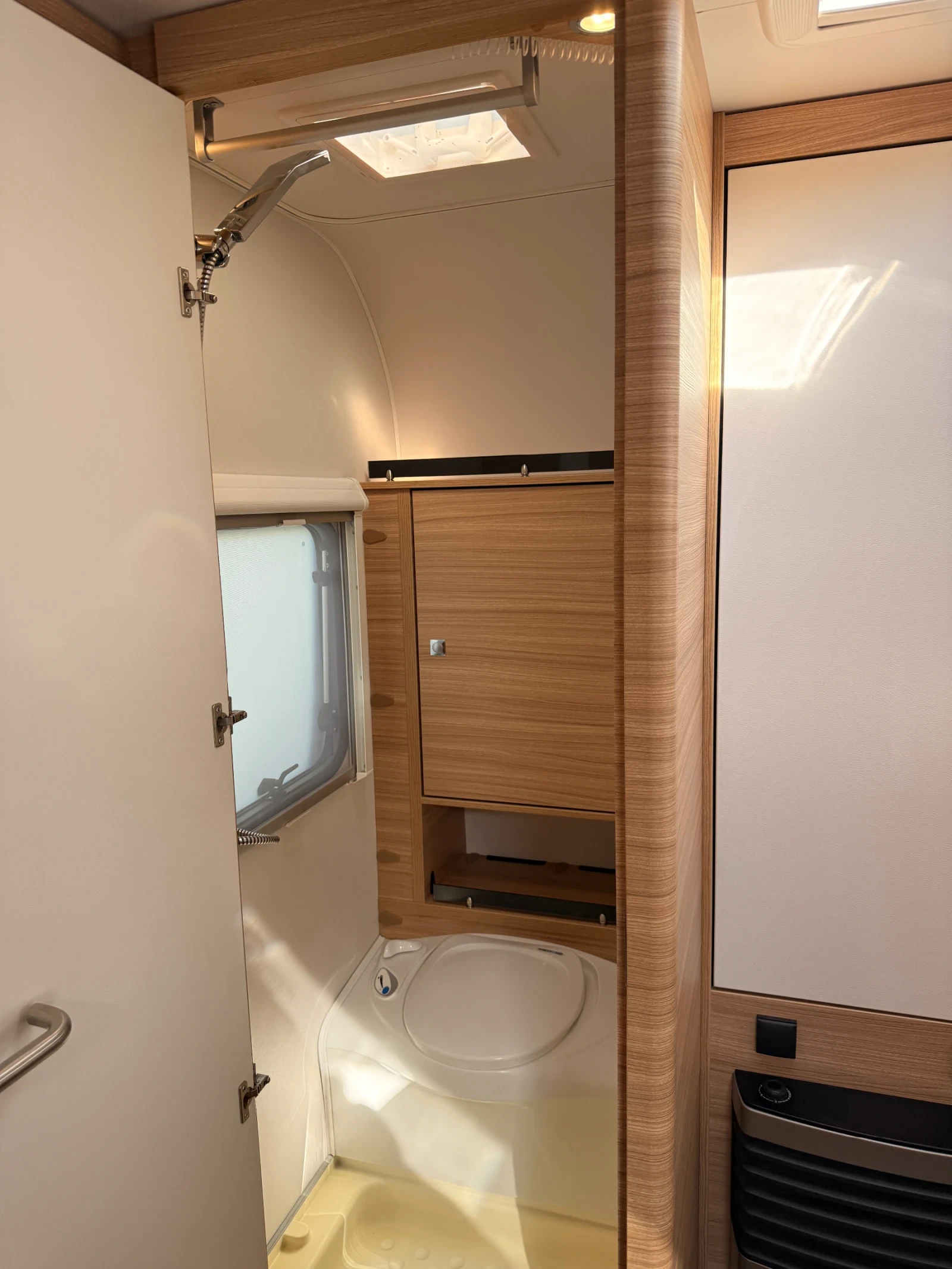 Каравана Dethleffs Camper 540 Форселт, мувър, солар, снимка 15 - Каравани и кемпери - 56637862