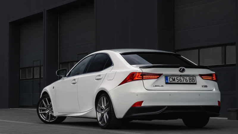 Lexus IS 300 F Sport , снимка 2 - Автомобили и джипове - 47918093