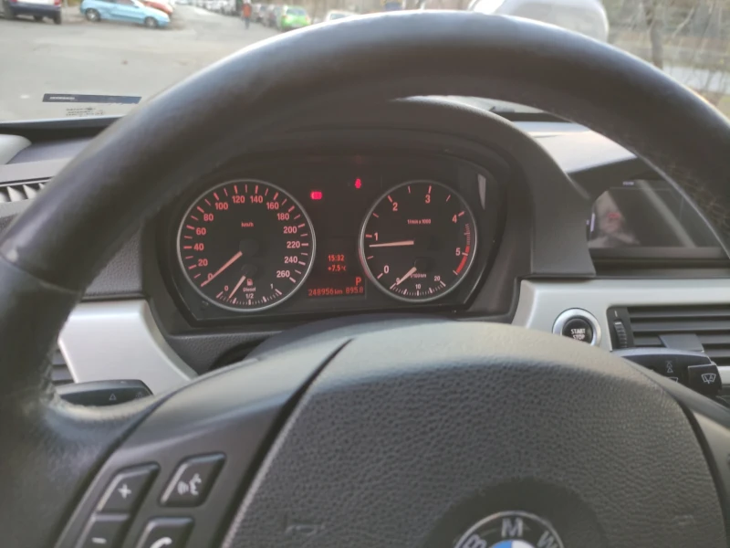 BMW 320, снимка 9 - Автомобили и джипове - 48356363