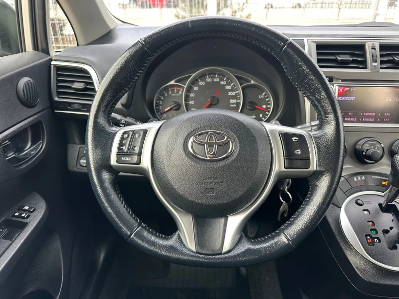 Toyota Verso S, снимка 11 - Автомобили и джипове - 48845542