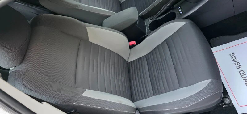 Toyota Auris 1.8 * HYBRID* FACELIFT* KEYLESS* DISTRONIC* SWISS, снимка 10 - Автомобили и джипове - 51800999