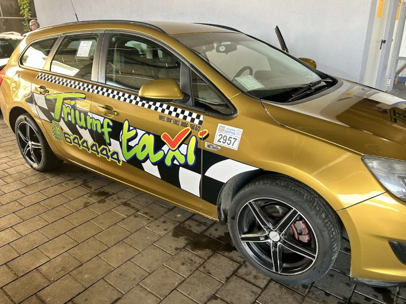 Opel Astra 1.6 CDTI, снимка 4 - Автомобили и джипове - 52428980