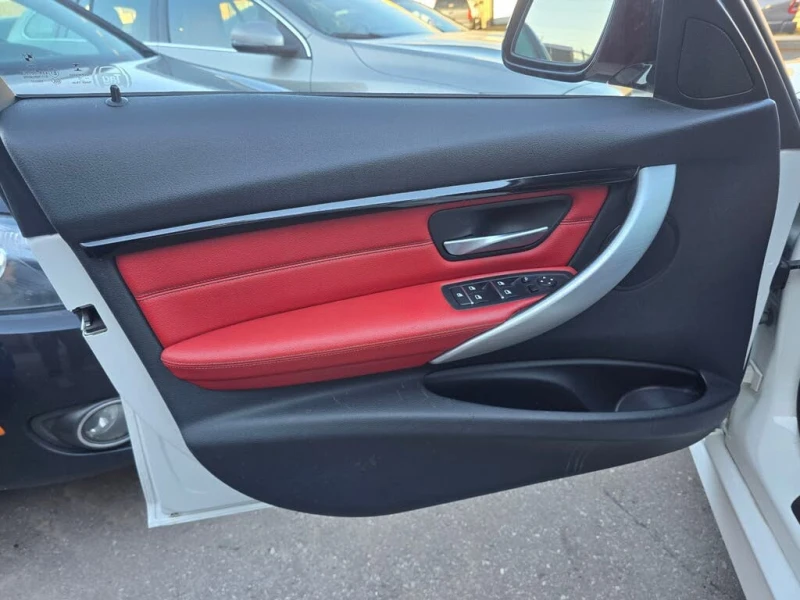 BMW 328 * АВТО КРЕДИТ* ЦЕНА ДО БГ * СЕРВИЗНА ИСТОРИЯ * , снимка 12 - Автомобили и джипове - 52595770