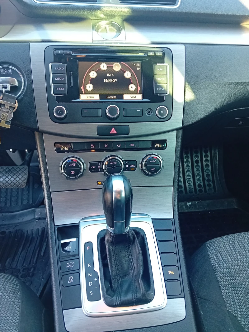 VW Passat 1.4TSI, снимка 14 - Автомобили и джипове - 52738558