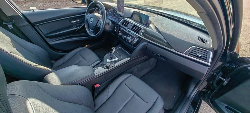 BMW 320 LCI RWD, снимка 8 - Автомобили и джипове - 53048694