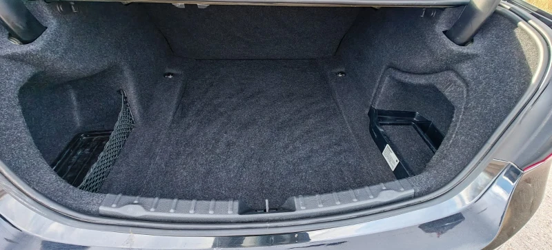 BMW 320 LCI RWD, снимка 14 - Автомобили и джипове - 53048694