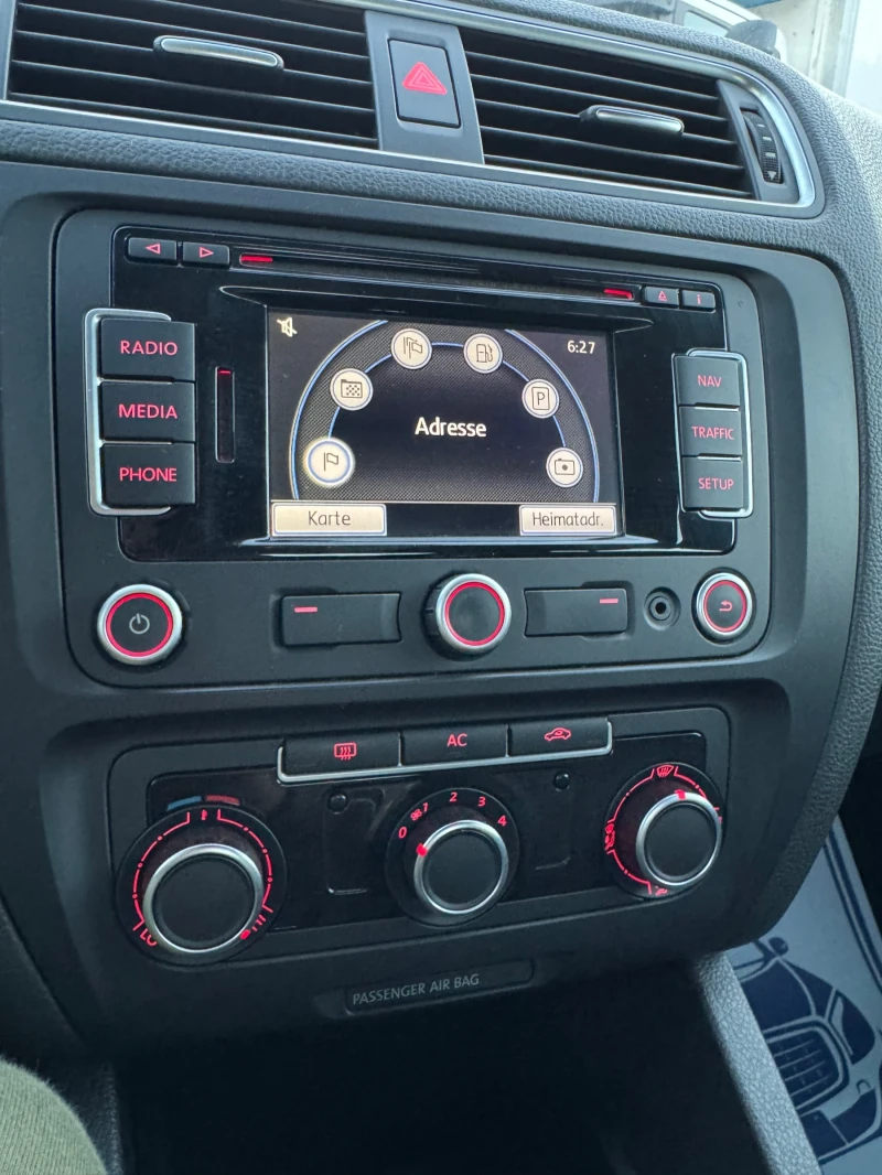 VW Jetta 1.6 TDI - 12600 лв. - 16318847 | Car24.bg