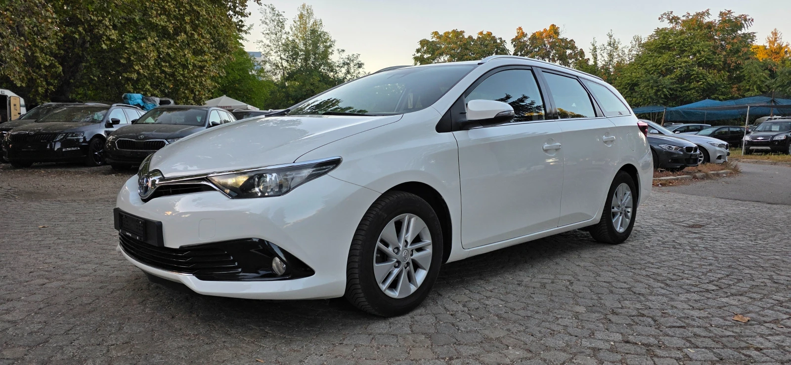 Toyota Auris 1.8 * HYBRID* FACELIFT* KEYLESS* DISTRONIC* SWISS | Mobile.bg   1