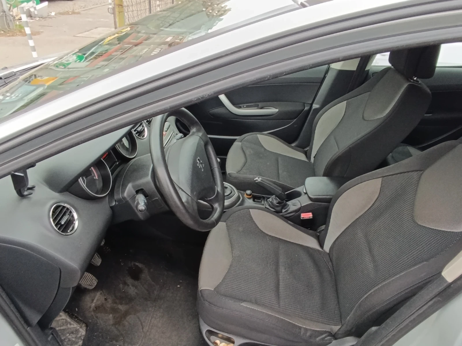 Peugeot 308 2.0 HDI 136 - изображение 8