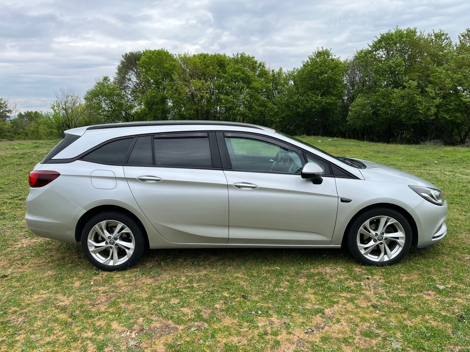 Opel Astra Sport Tourer, снимка 3 - Автомобили и джипове - 54381482
