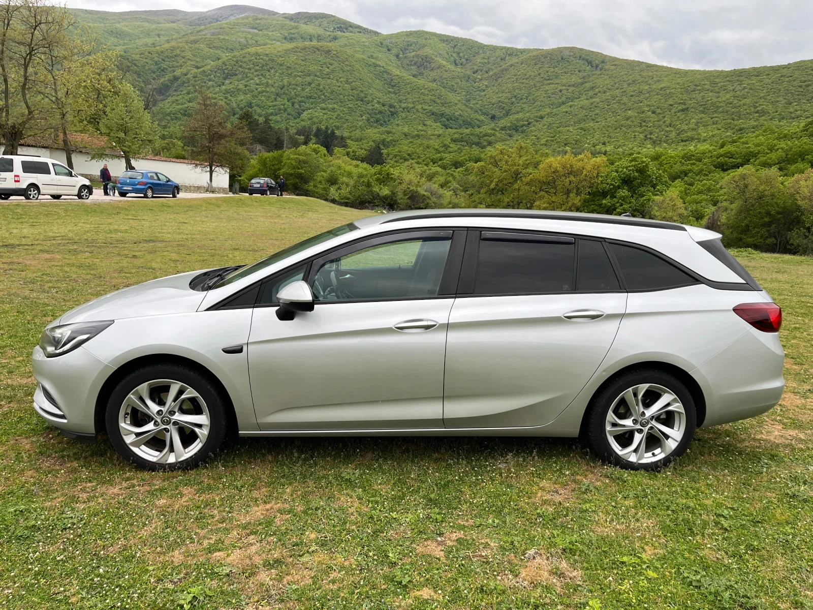 Opel Astra Sport Tourer, снимка 4 - Автомобили и джипове - 54381482