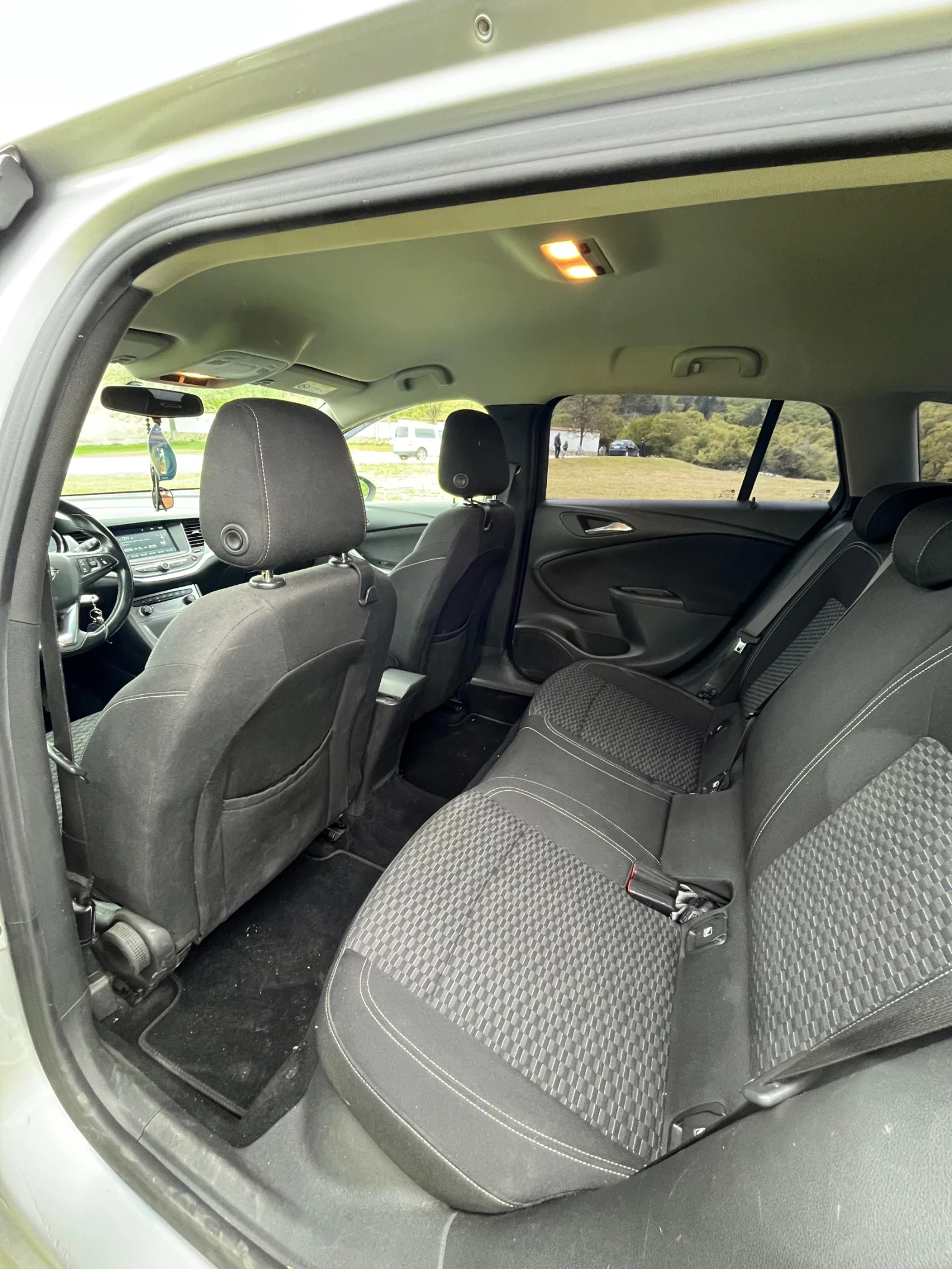 Opel Astra Sport Tourer, снимка 13 - Автомобили и джипове - 54381482