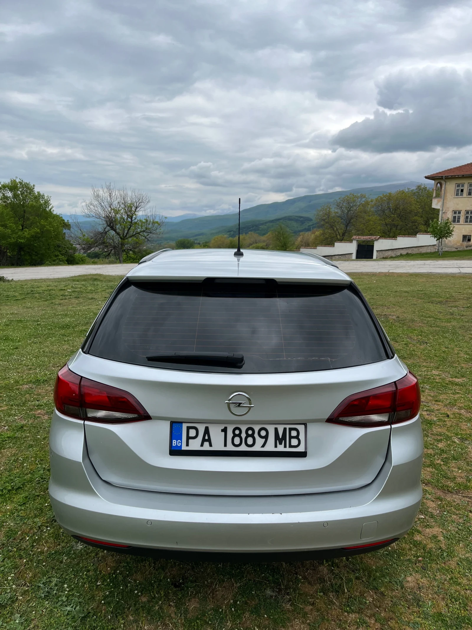 Opel Astra Sport Tourer, снимка 2 - Автомобили и джипове - 54381482