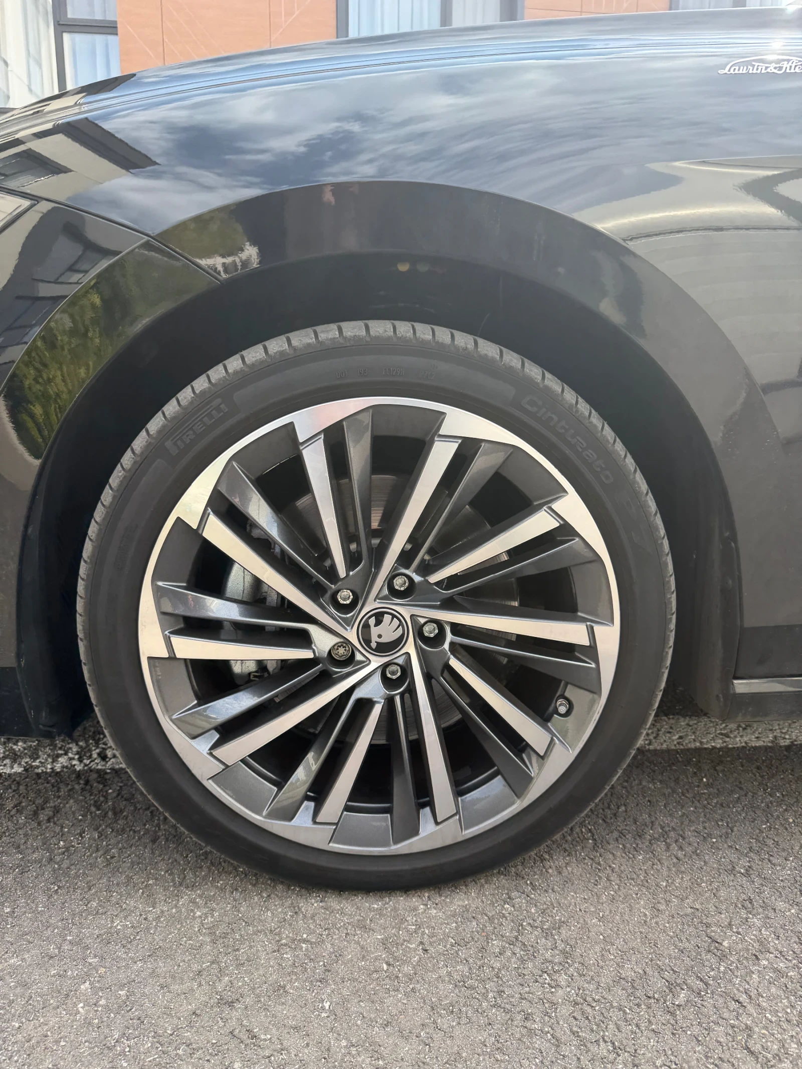 Skoda Superb Laurin & Klement 130 Edition 4x4 , снимка 5 - Автомобили и джипове - 54411936