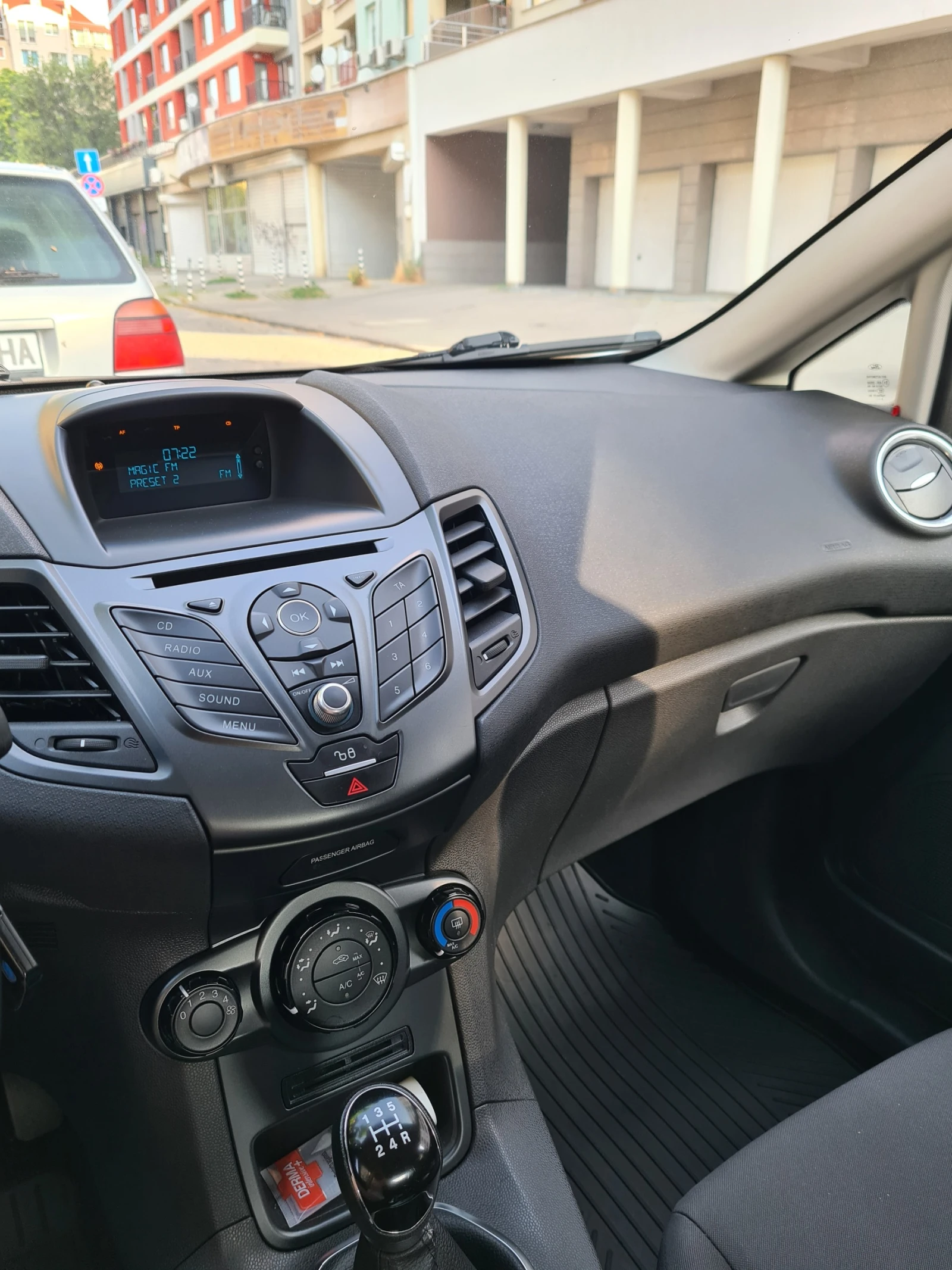 Ford Fiesta, снимка 8 - Автомобили и джипове - 55046563