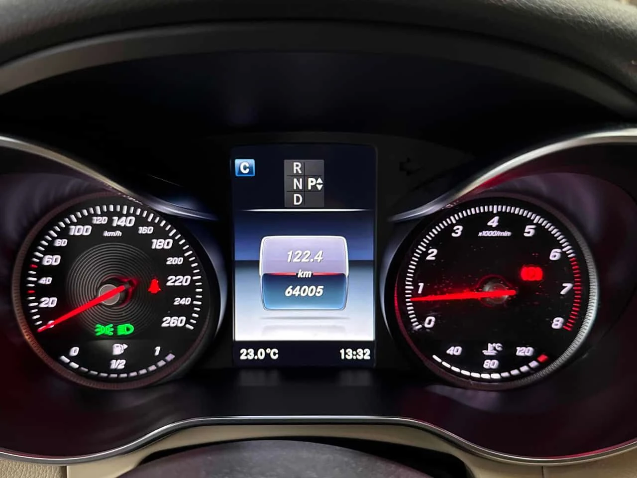 Mercedes-Benz C 300 * DISTRONIC* PANORAMA* , снимка 8 - Автомобили и джипове - 55448420