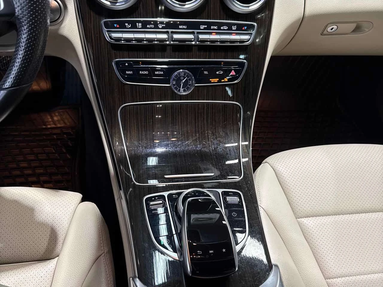 Mercedes-Benz C 300 * DISTRONIC* PANORAMA* , снимка 15 - Автомобили и джипове - 55448420