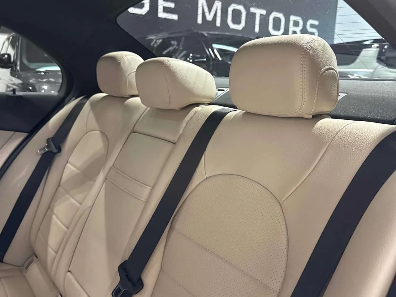 Mercedes-Benz C 300 * DISTRONIC* PANORAMA* , снимка 11 - Автомобили и джипове - 55448420