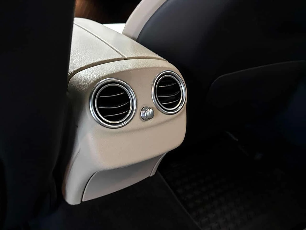 Mercedes-Benz C 300 * DISTRONIC* PANORAMA* , снимка 12 - Автомобили и джипове - 55448420