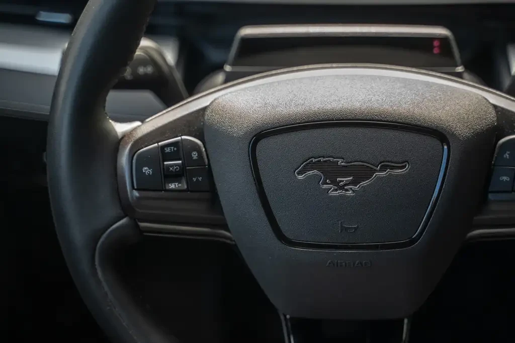 Ford Mustang Mach-E AWD| NoAccident| CO-PILOT| ACC| BSM| LDA| 360, снимка 13 - Автомобили и джипове - 56061514