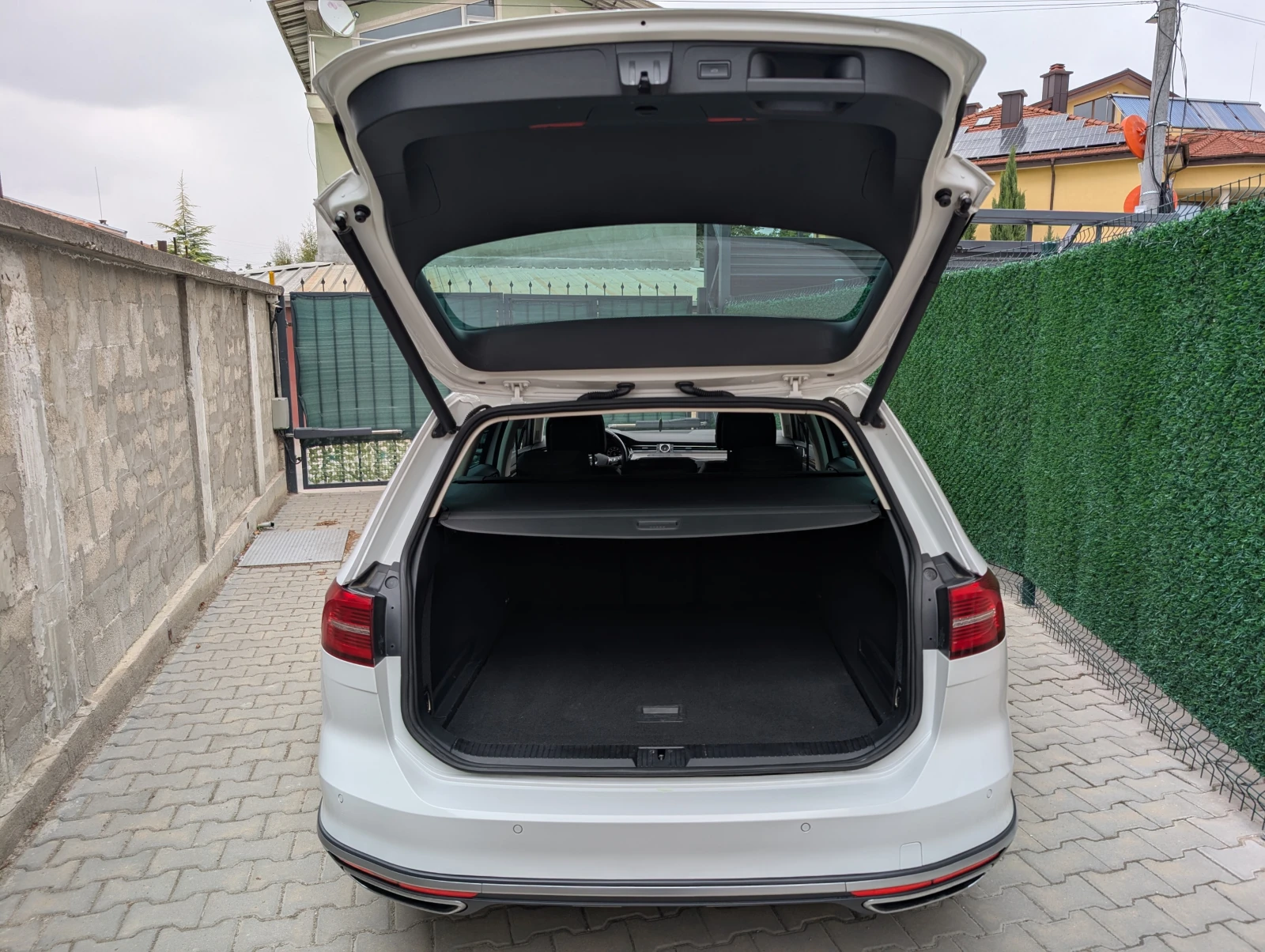 VW Passat Alltrack* 190кс.* 4x4* Digital* Дистроник* LED, снимка 8 - Автомобили и джипове - 56244947