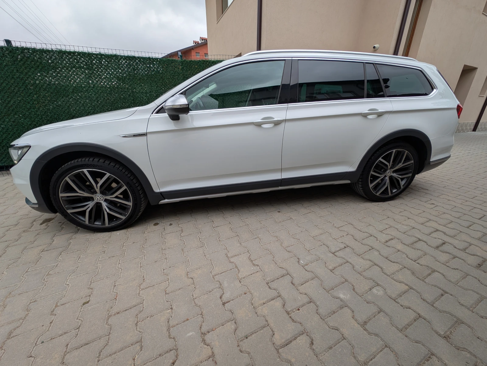 VW Passat Alltrack* 190кс.* 4x4* Digital* Дистроник* LED, снимка 4 - Автомобили и джипове - 56244947