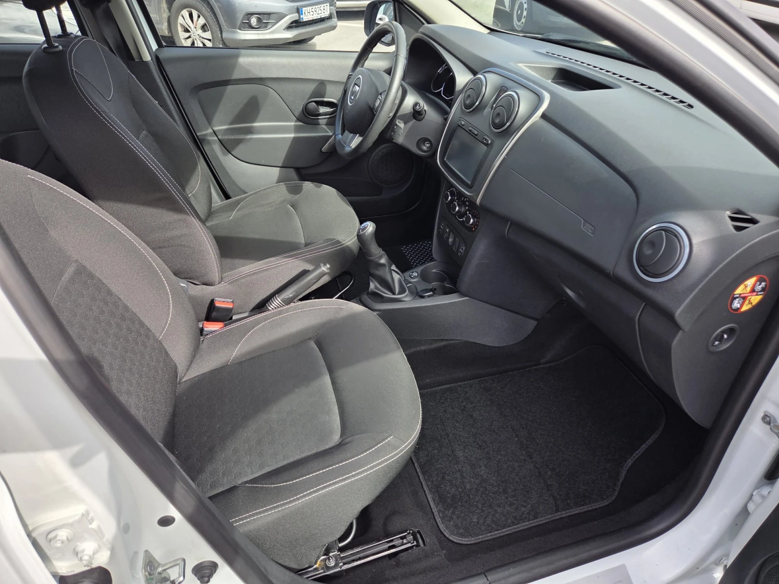 Dacia Logan 1.2 GPL, снимка 9 - Автомобили и джипове - 56677059