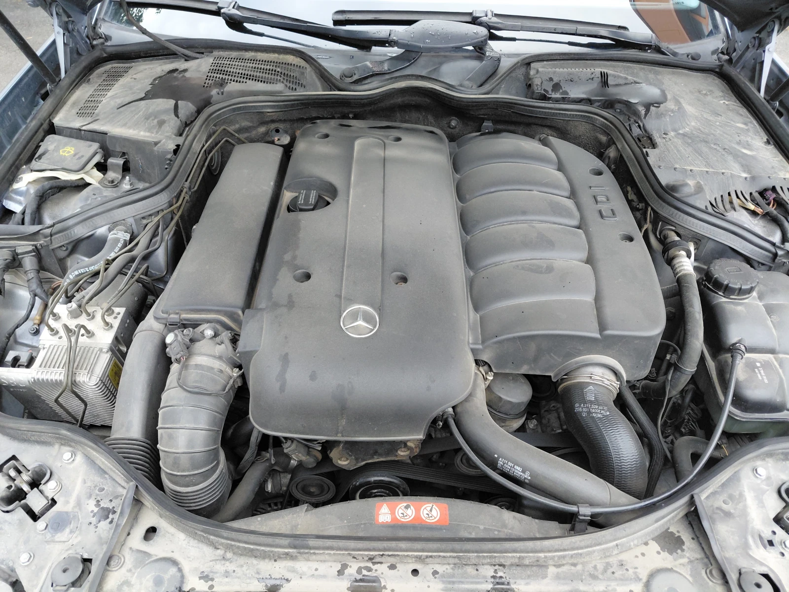 Mercedes-Benz E 270, снимка 12 - Автомобили и джипове - 56719340