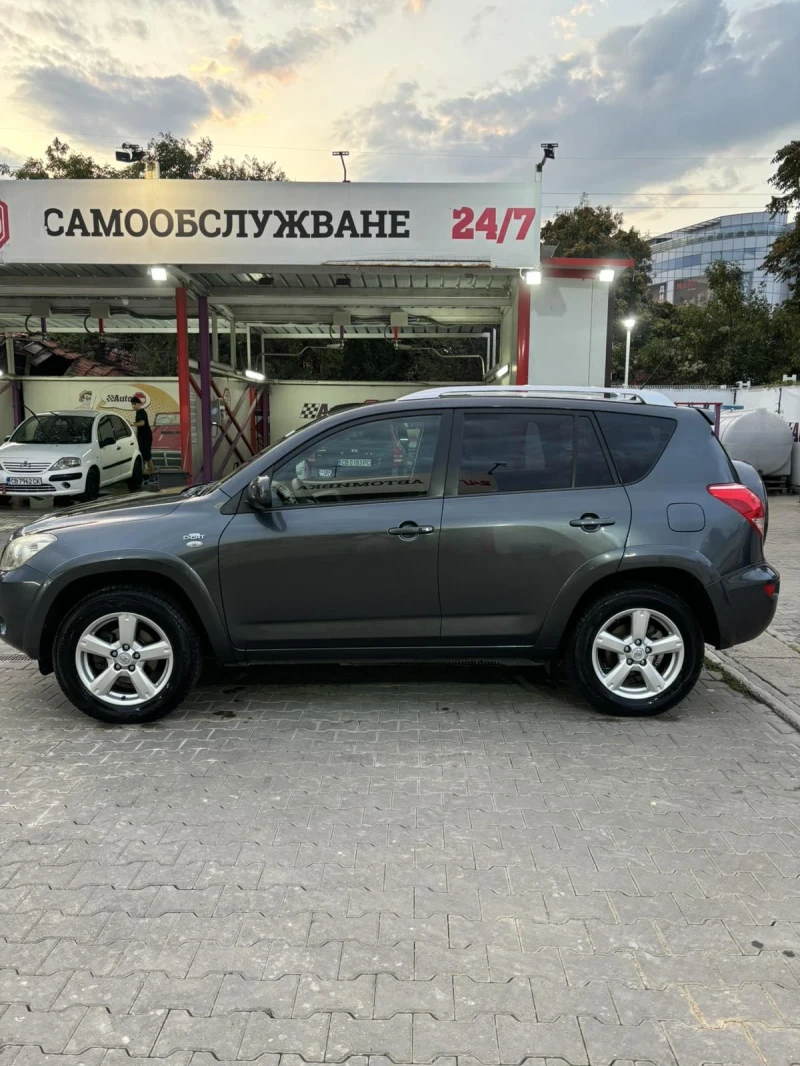 Toyota Rav4, снимка 9 - Автомобили и джипове - 47949531