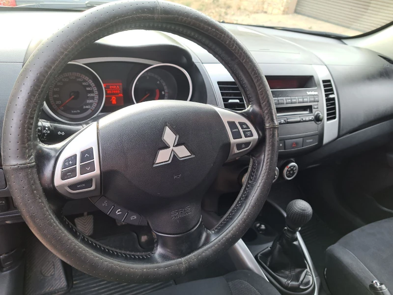 Mitsubishi Outlander, снимка 6 - Автомобили и джипове - 48268253