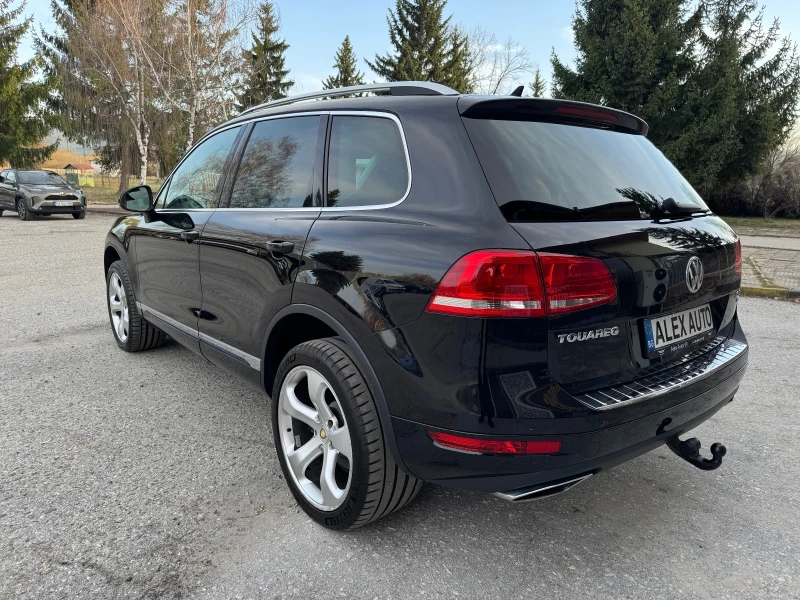 VW Touareg 3.0TDI-239кс/АВТОМАТ/4x4/LED/NAVI/ЛИЗИНГ, снимка 6 - Автомобили и джипове - 49598419