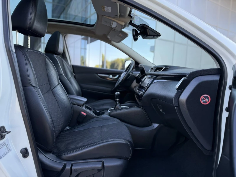 Nissan Qashqai 1.6 T, снимка 10 - Автомобили и джипове - 53186004