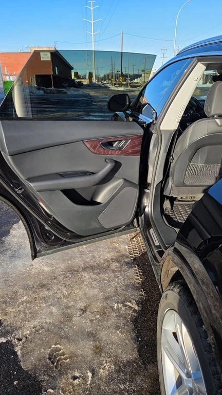 Audi Q8 * Progressiv * CARFAX * 360 * ПОДГРЕВИ * ОБДУХВАНЕ, снимка 11 - Автомобили и джипове - 53329747