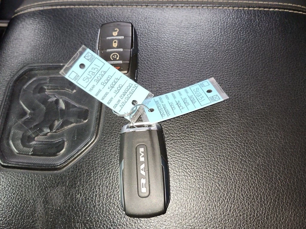 Dodge RAM 1500 * SPORT CREW CAB SHORT BED * CARFAX * БЕЗ ПЪРВОНАЧ - изображение 8