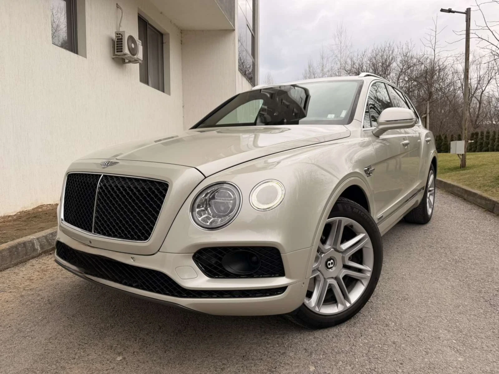 Bentley Bentayga 4.0d / V8 - изображение 3