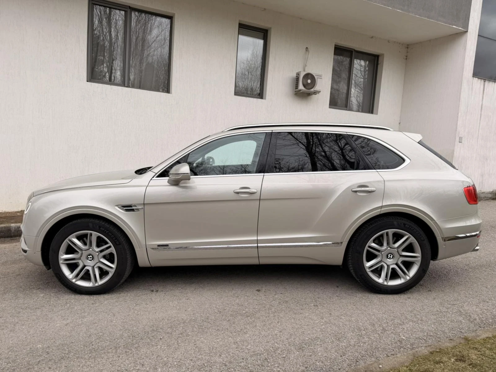 Bentley Bentayga 4.0d / V8 - изображение 4