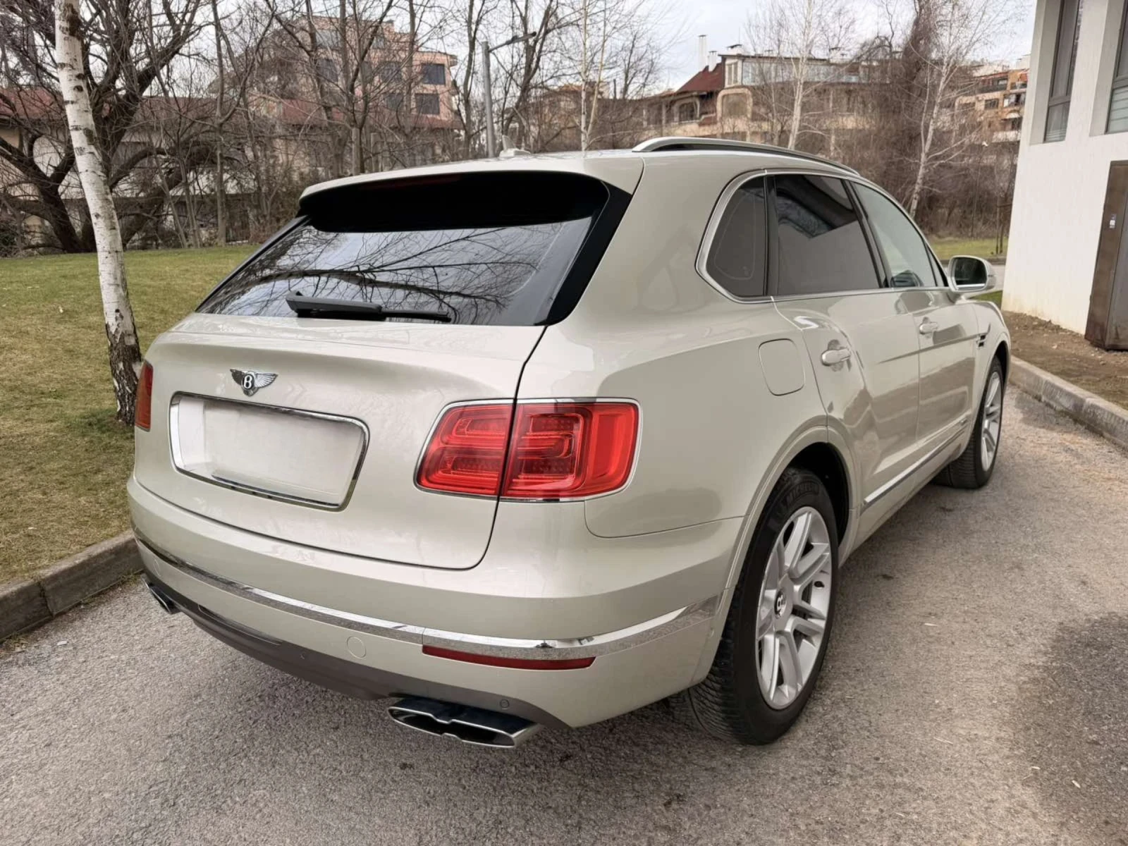 Bentley Bentayga 4.0d / V8 - изображение 7
