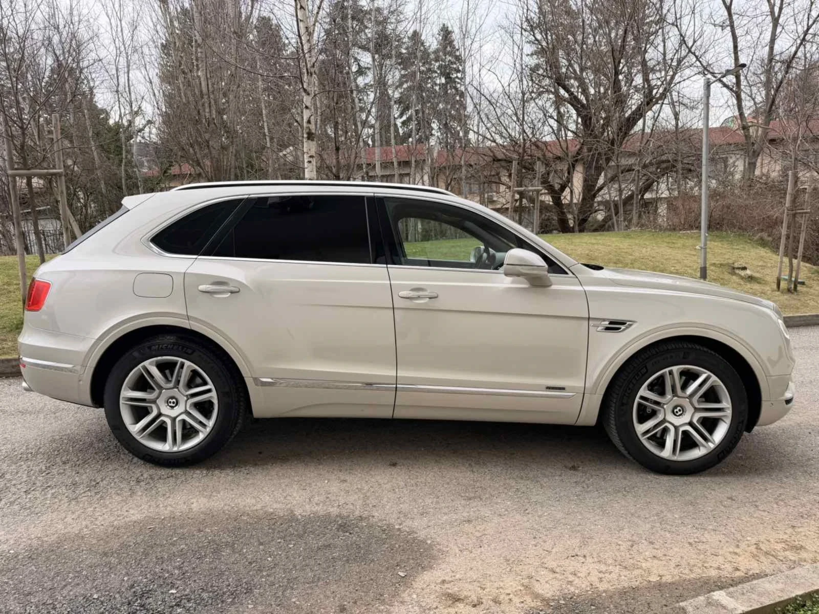 Bentley Bentayga 4.0d / V8 - изображение 8