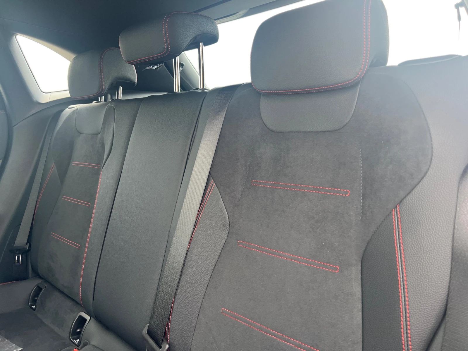 Mercedes-Benz GLA 220 4MATIC, снимка 11 - Автомобили и джипове - 53715524