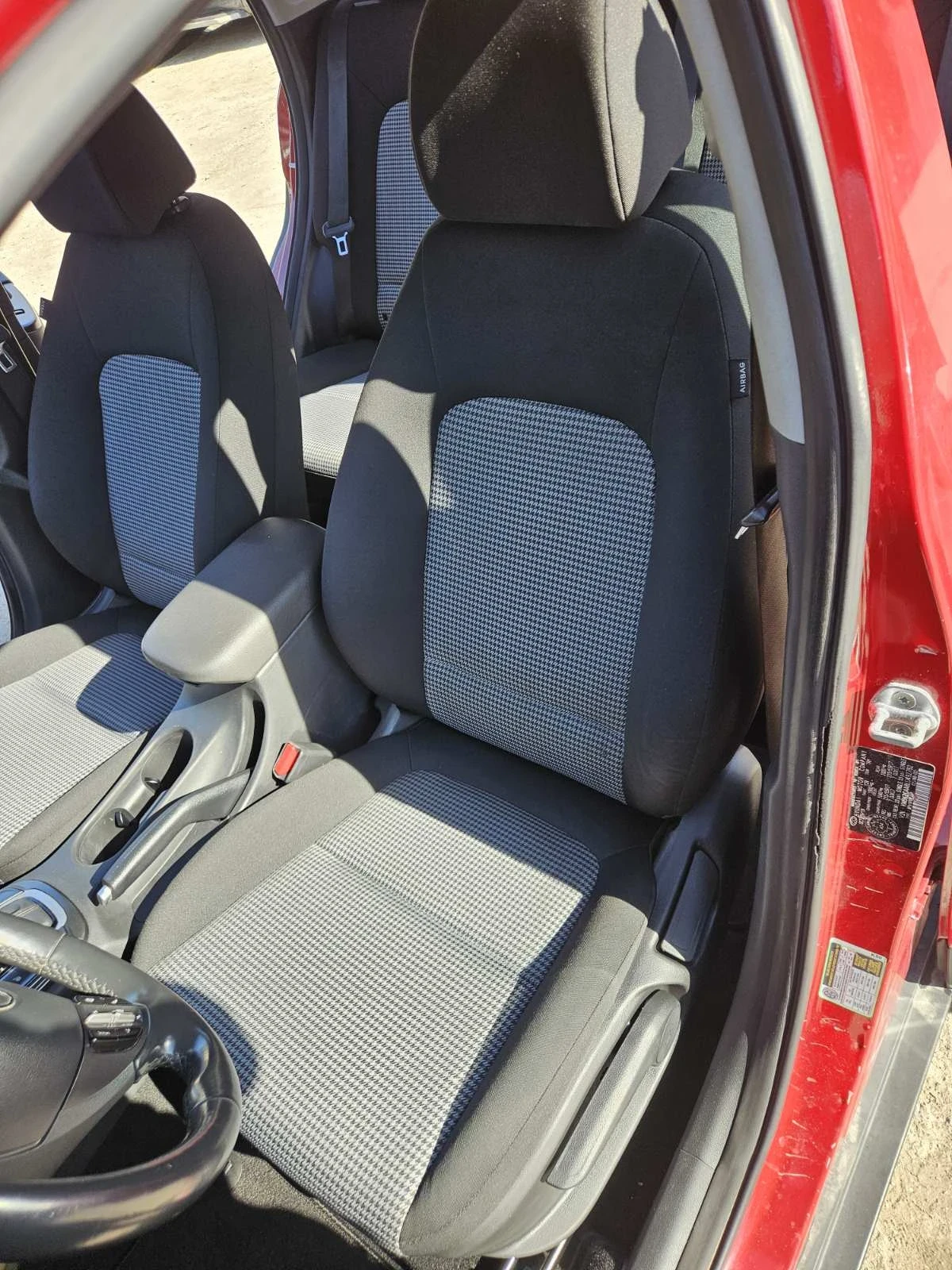 Hyundai Kona 2.0 AWD, снимка 15 - Автомобили и джипове - 53755812