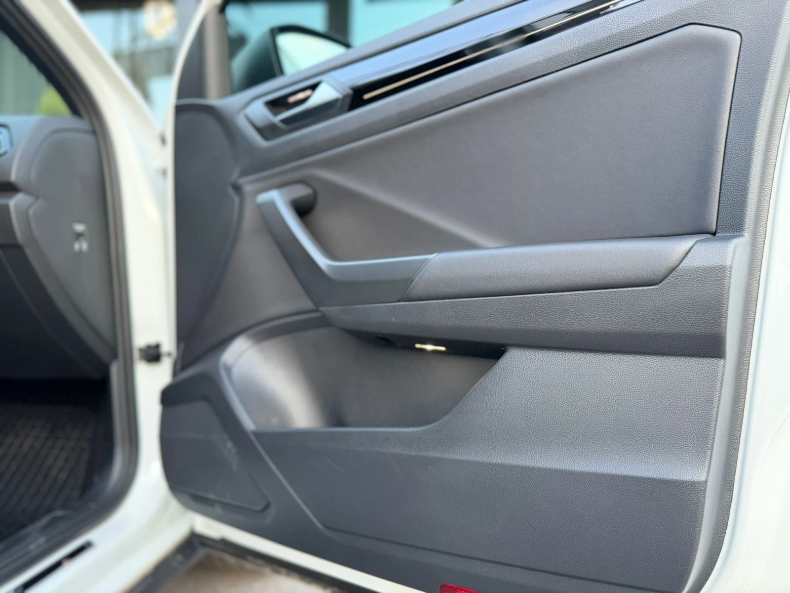 VW T-Roc AKRAPOVIC, снимка 12 - Автомобили и джипове - 53799916