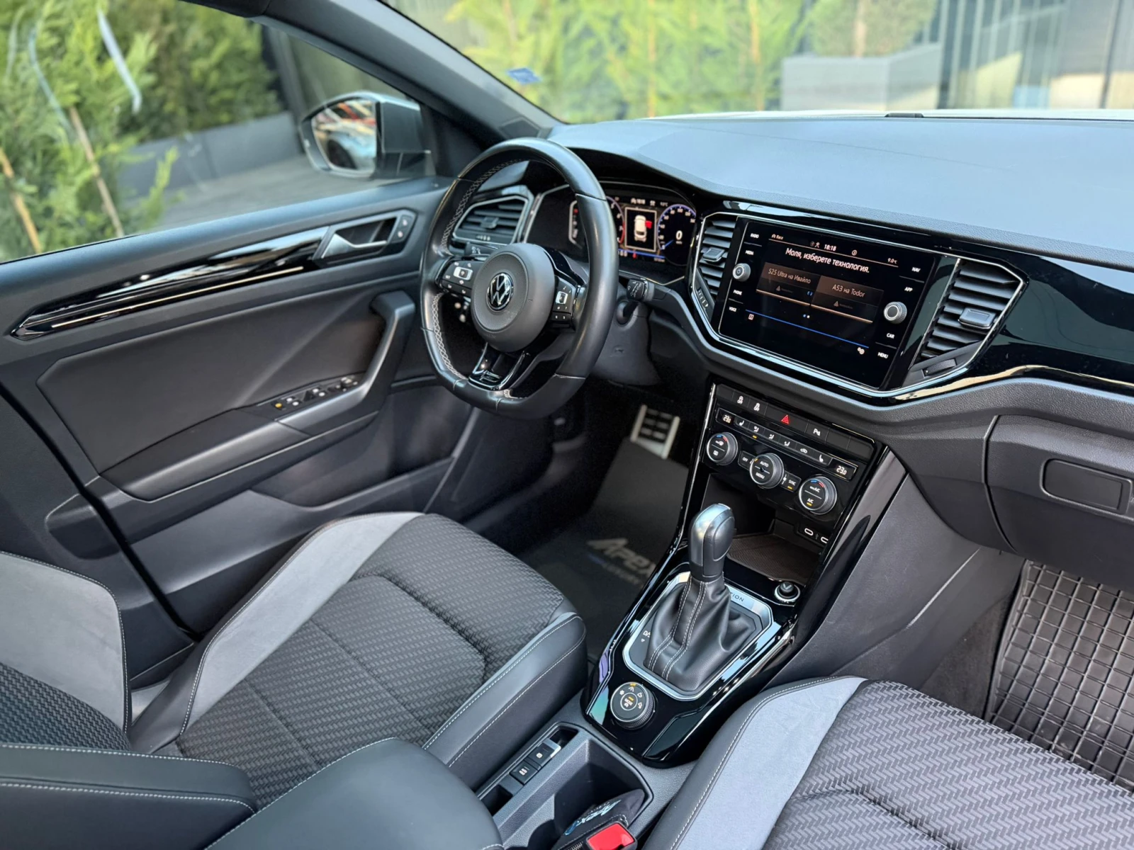 VW T-Roc AKRAPOVIC, снимка 8 - Автомобили и джипове - 53799916