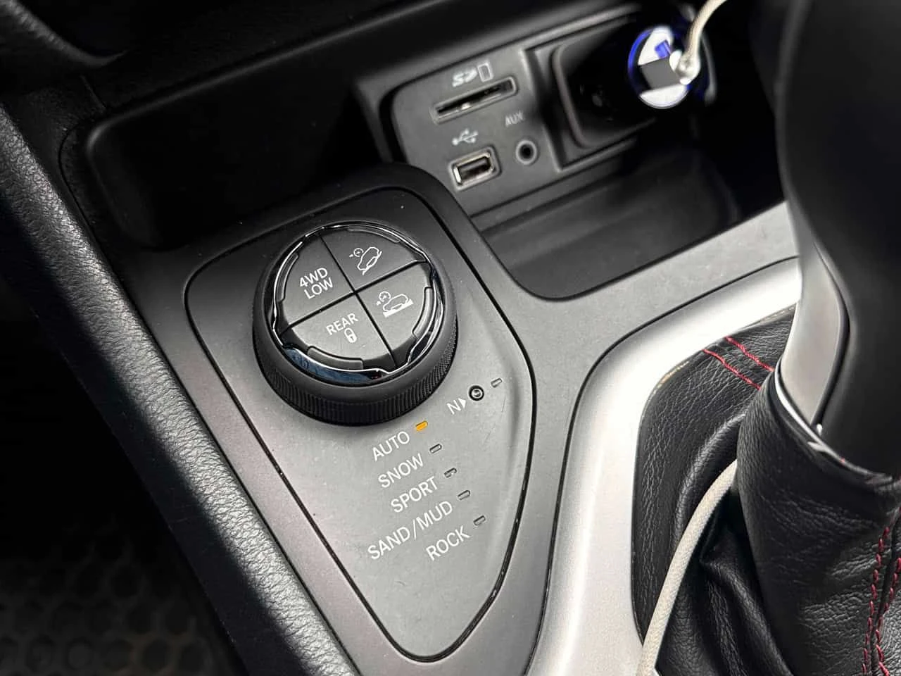 Jeep Cherokee * Trailhawk * ALPINE* 2 КЛЮЧА* , снимка 11 - Автомобили и джипове - 53942677