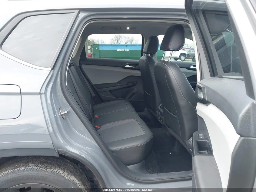 VW Taos * 1.5T Se* , снимка 8 - Автомобили и джипове - 53955624