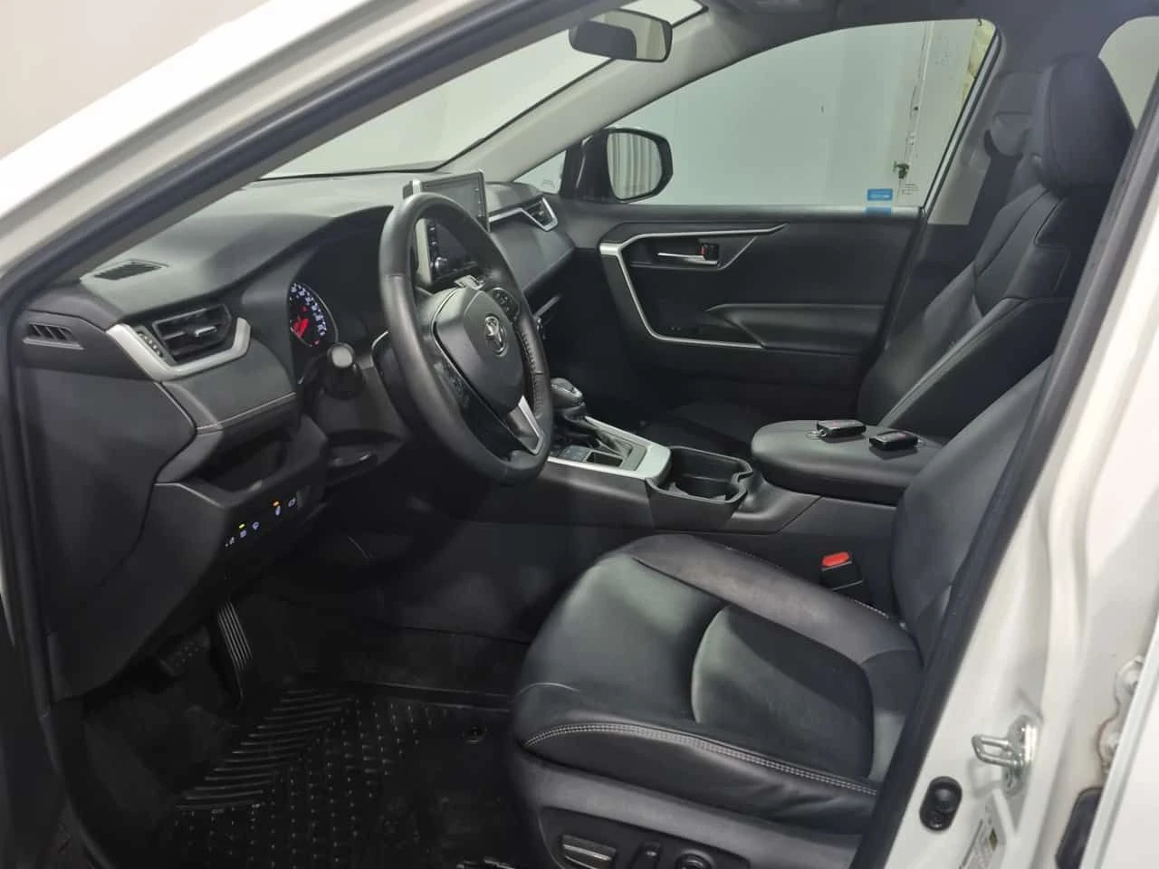 Toyota Rav4 * XLE * 2 КЛЮЧА* ШИБИДАХ* ПОДГРЕВИ* , снимка 5 - Автомобили и джипове - 54110040