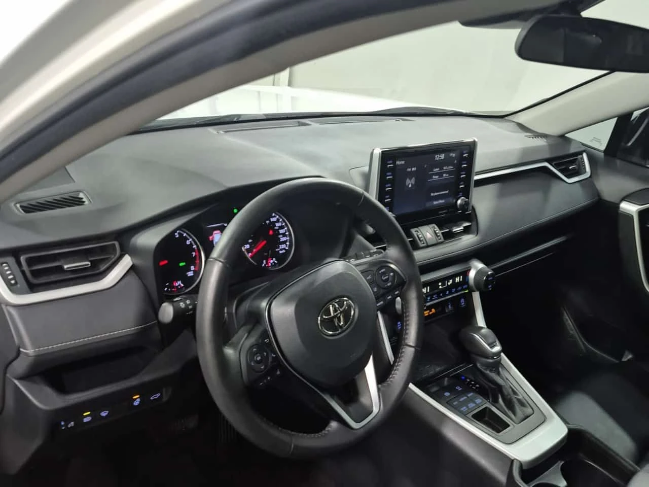 Toyota Rav4 * XLE * 2 КЛЮЧА* ШИБИДАХ* ПОДГРЕВИ* , снимка 10 - Автомобили и джипове - 54110040