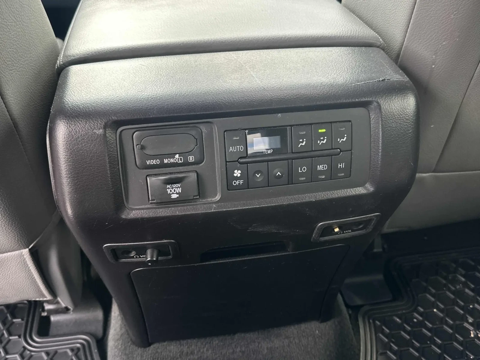 Toyota Sequoia PLATINUM* 5.7* 4WD, снимка 10 - Автомобили и джипове - 54559365
