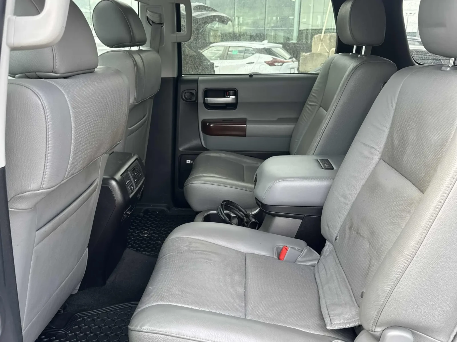 Toyota Sequoia PLATINUM* 5.7* 4WD, снимка 7 - Автомобили и джипове - 54559365